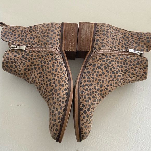 Let’s See Style Leopard Print Leather Ankle Boot. sz. 6 - Picture 1 of 8